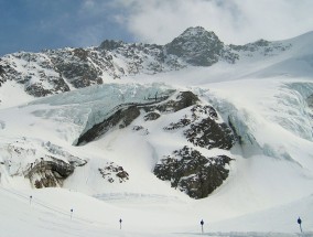 冰雪经济概念盘中异动 冰山冷热等多股涨停